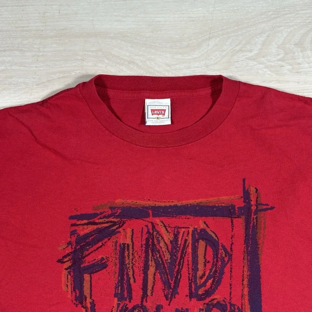 Rare Vintage Levi's Find your own way Spell Out T Shirt 90s Jeans Red Size Large